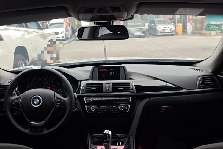 BMW 3 Series GT 2018 car image #11