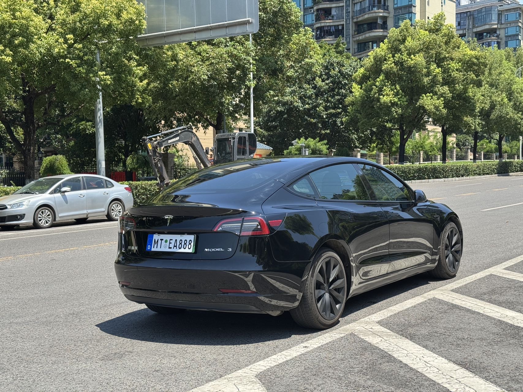 Tesla Model 3 2023 car image #3