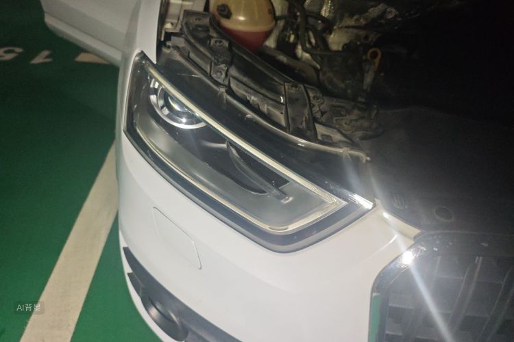Audi Q3 2015 car image #8