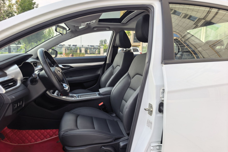 GEELY Emgrand 2021 car image #17