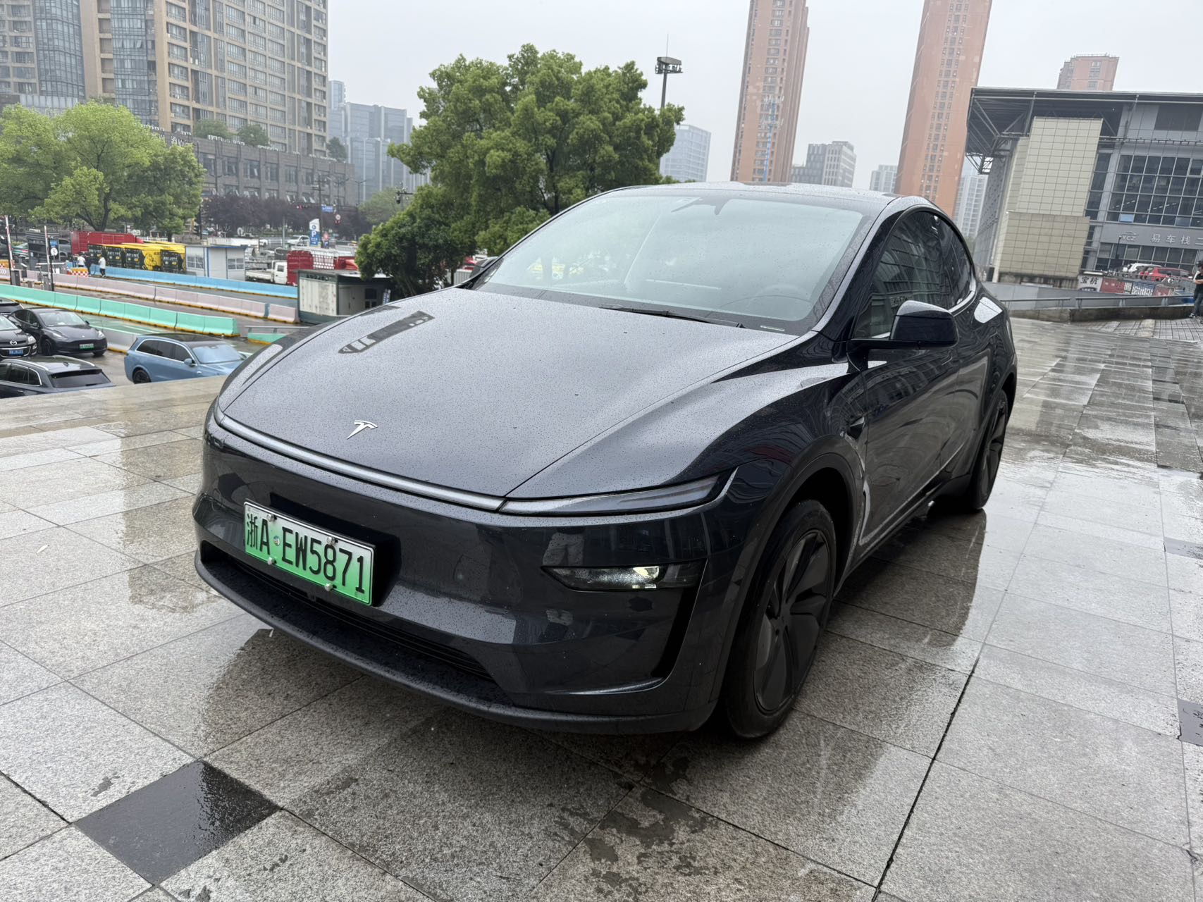 Tesla Model Y 2025 Tesla Model Y 2025 car image