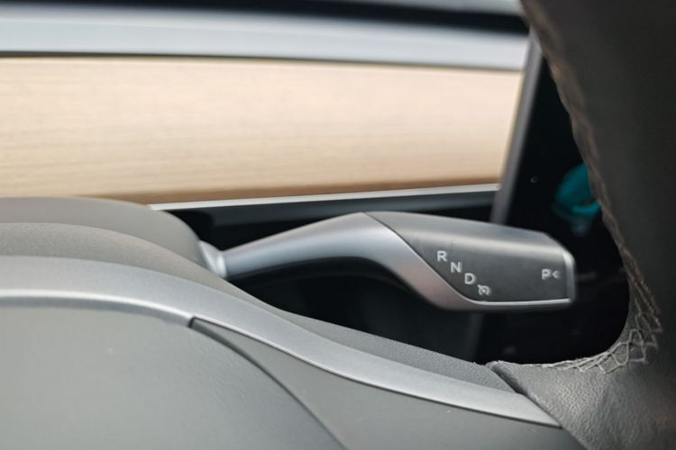 Tesla Model Y 2021 #14 Tesla Model Y 2021 car image #14