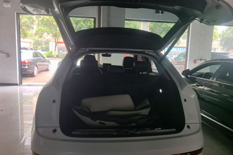 Audi Q3 2019 car image #19