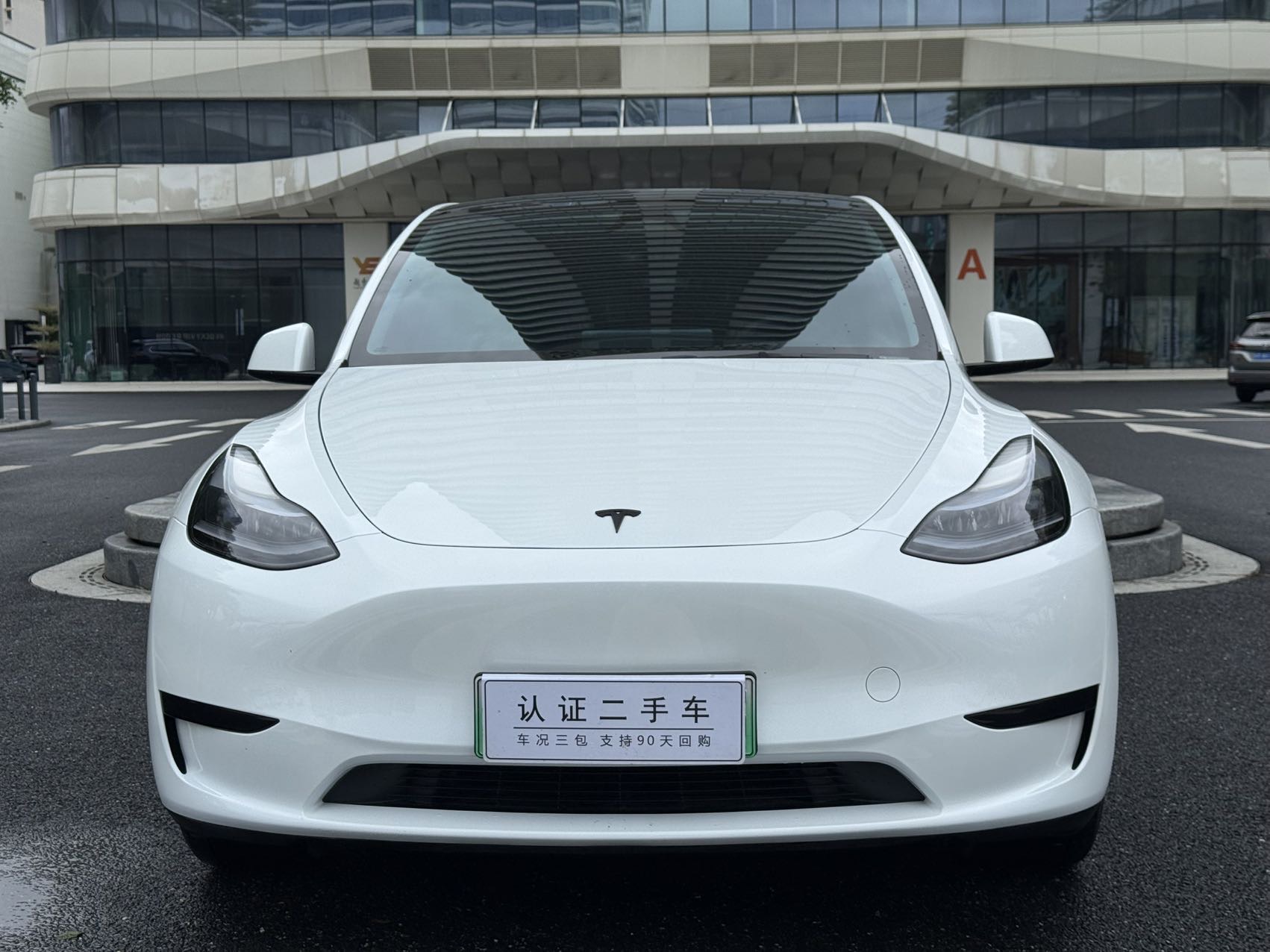 Tesla Model Y 2024 car image #2