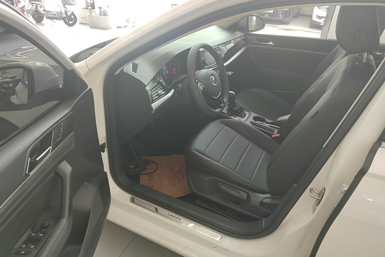 Volkswagen Lavida 2020 car image #12