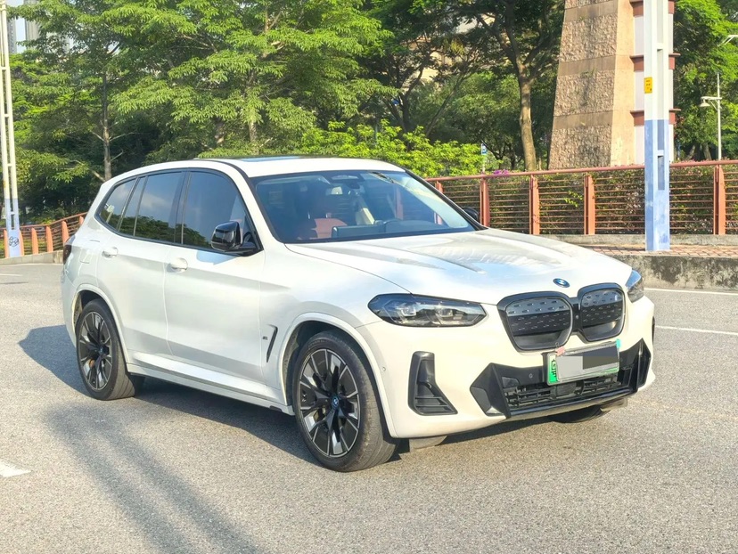 BMW iX3 2023 car image #3