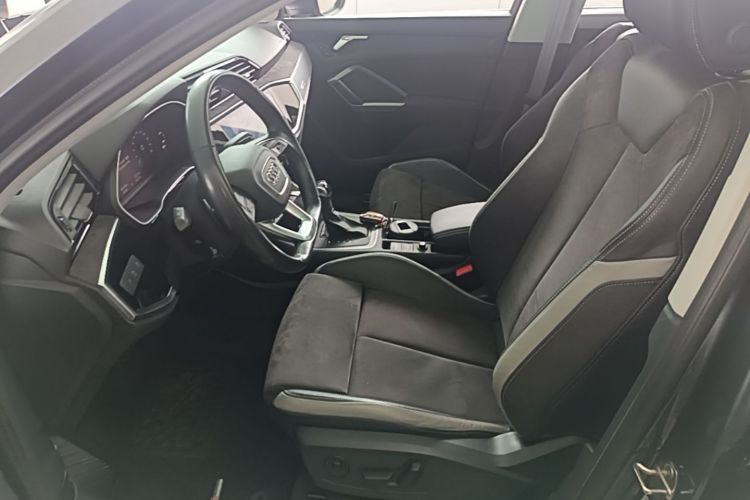 Audi Q3 2020 car image #16