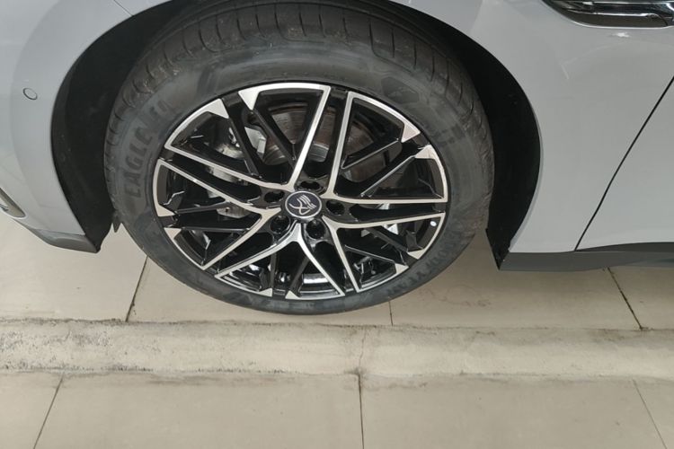 BYD Han 2025 car image #9