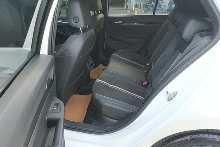 Volkswagen Golf 2022 car image #17