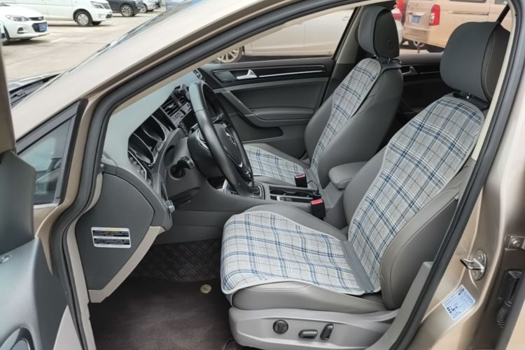 Volkswagen Golf 2014 car image #15