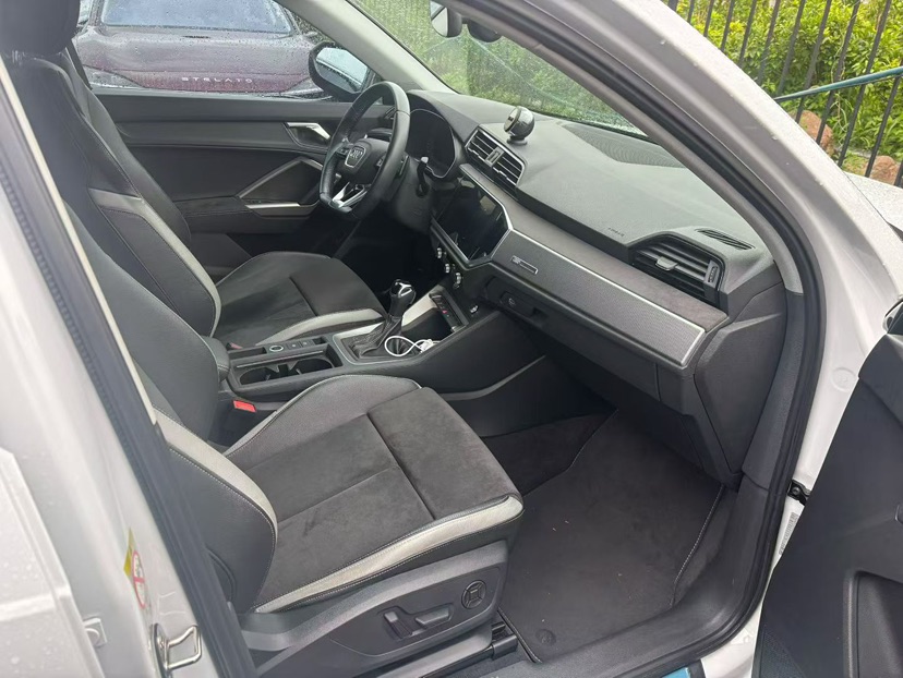 Audi Q3 2020 car image #6