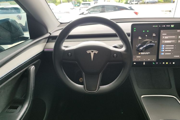 Tesla Model Y 2024 #11 Tesla Model Y 2024 car image #11