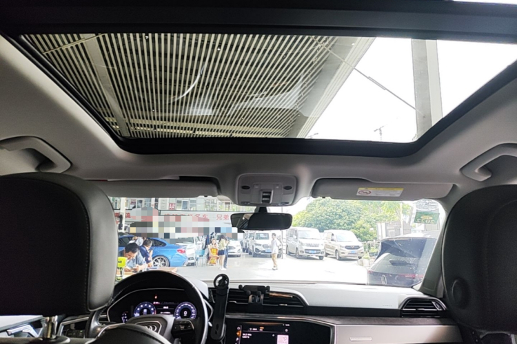 Audi Q3 2020 car image #18
