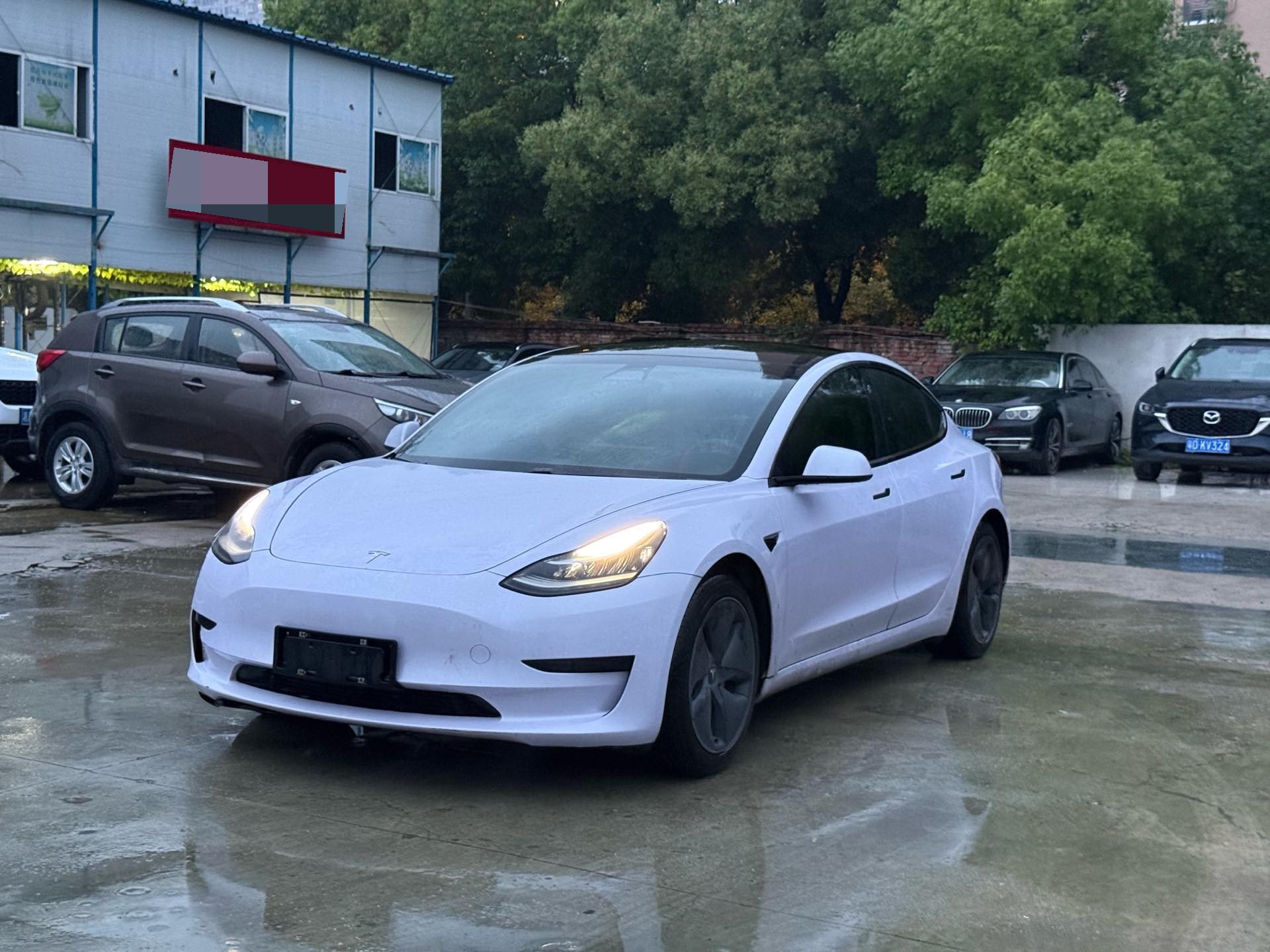 Tesla Model 3 2020 car image 