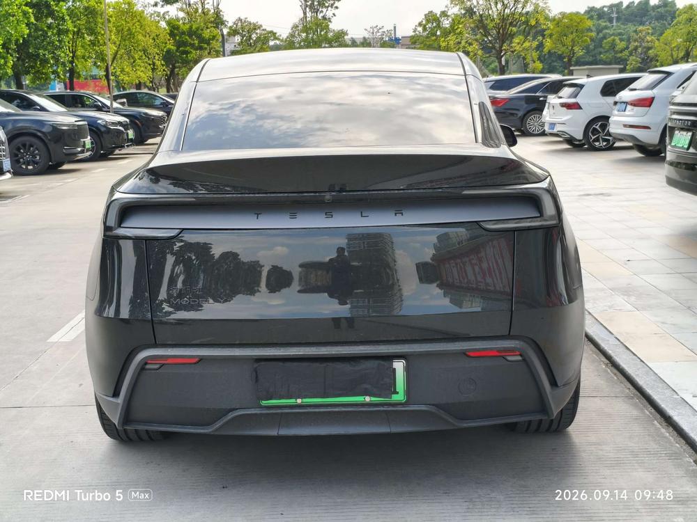 Tesla Model Y 2026 immagine di auto #4