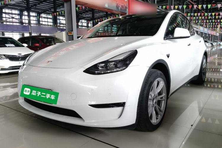 Tesla Model Y 2023 #2 Tesla Model Y 2023 car image #2