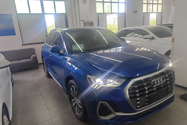 Audi Q3 2021 car image #4