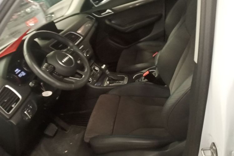 Audi Q3 2018 car image #15