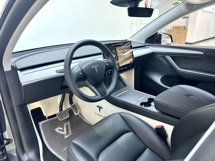 Tesla Model Y 2024 #8 Tesla Model Y 2024 car image #8