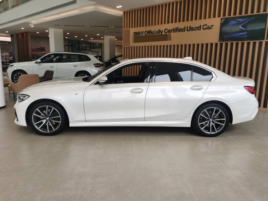 BMW 3 Series 2021 immagine di auto #3