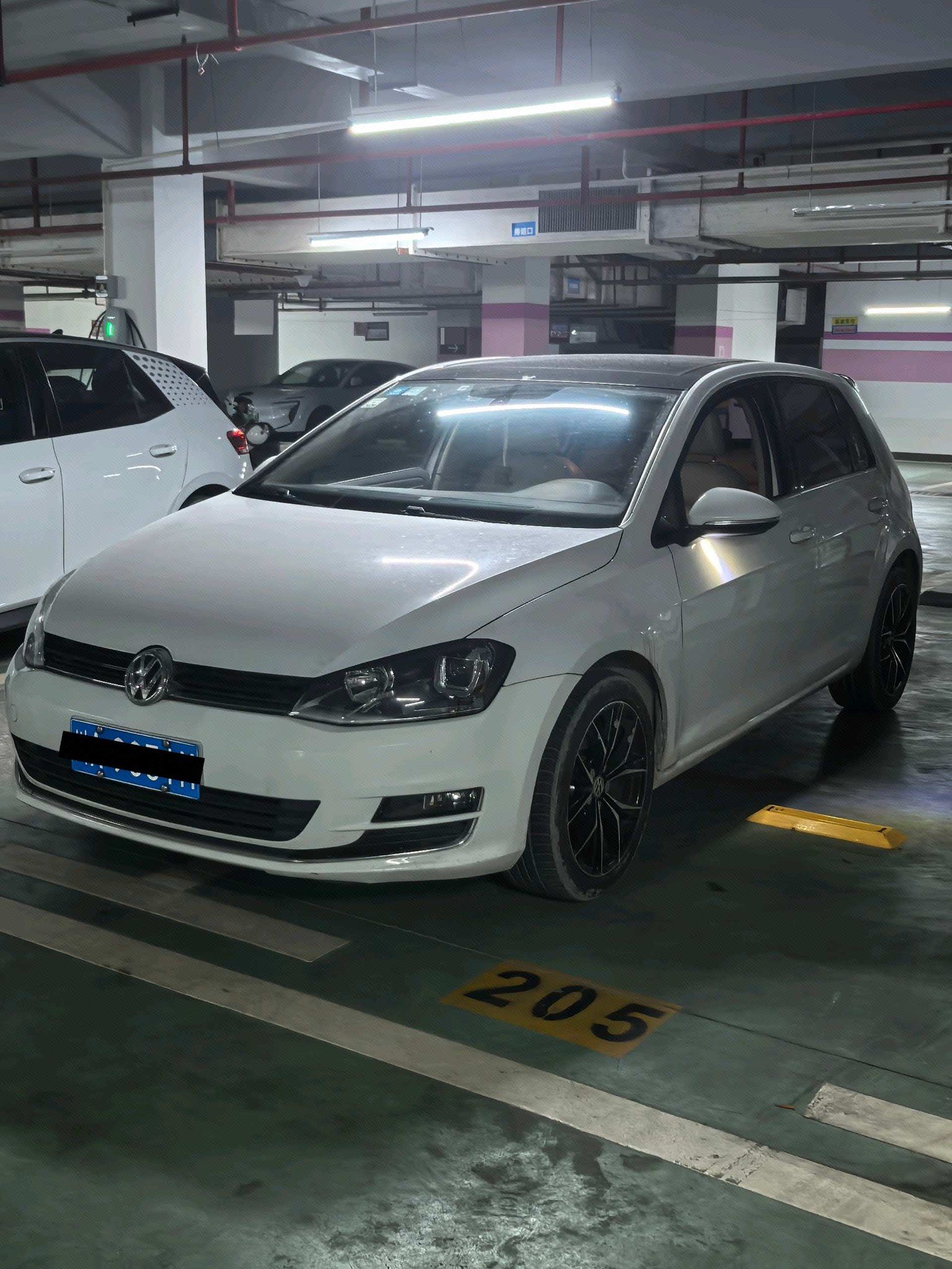 Volkswagen Golf 2014 Volkswagen Golf 2014 car image