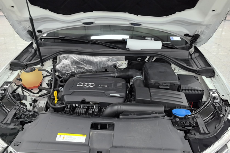 Audi Q3 2019 car image #20