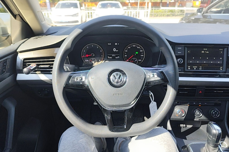 Volkswagen Lavida 2019 #15 Volkswagen Lavida 2019 car image #15