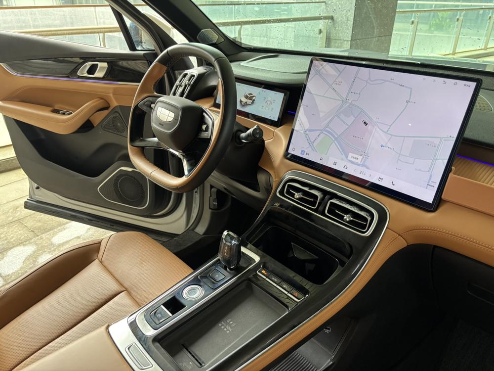 GEELY Boyue L 2025 car image #9