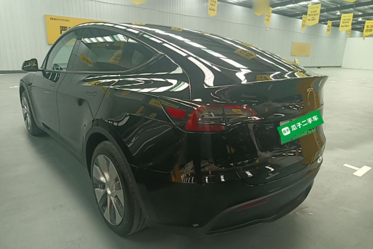 Tesla Model Y 2023 #5 Tesla Model Y 2023 car image #5
