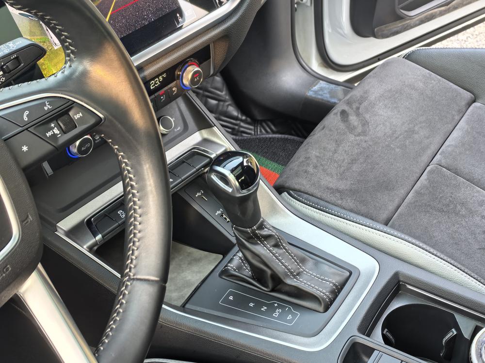 Audi Q3 2020 car image #10