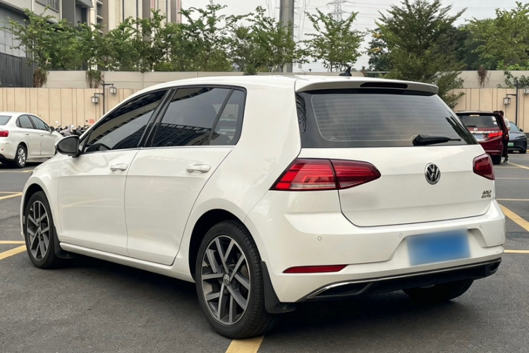 Volkswagen Golf 2019 car image #4