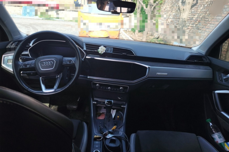 Audi Q3 2023 car image #12