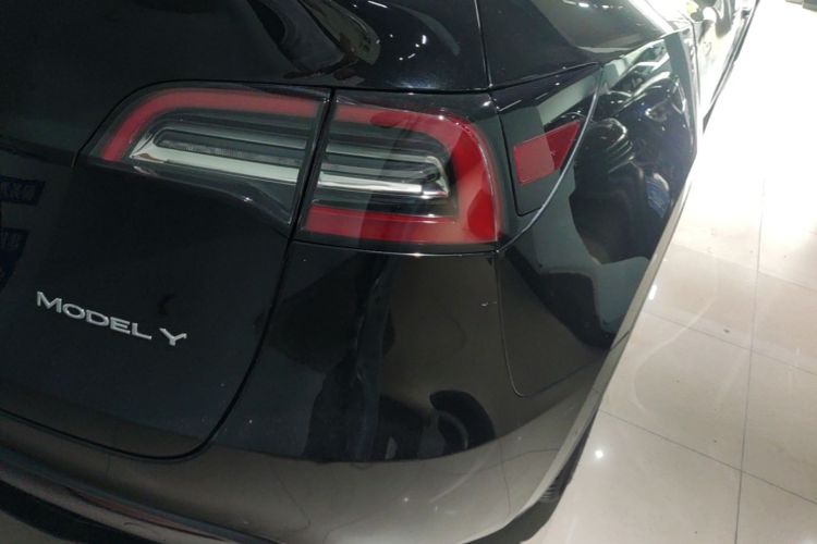 Tesla Model Y 2021 car image #8