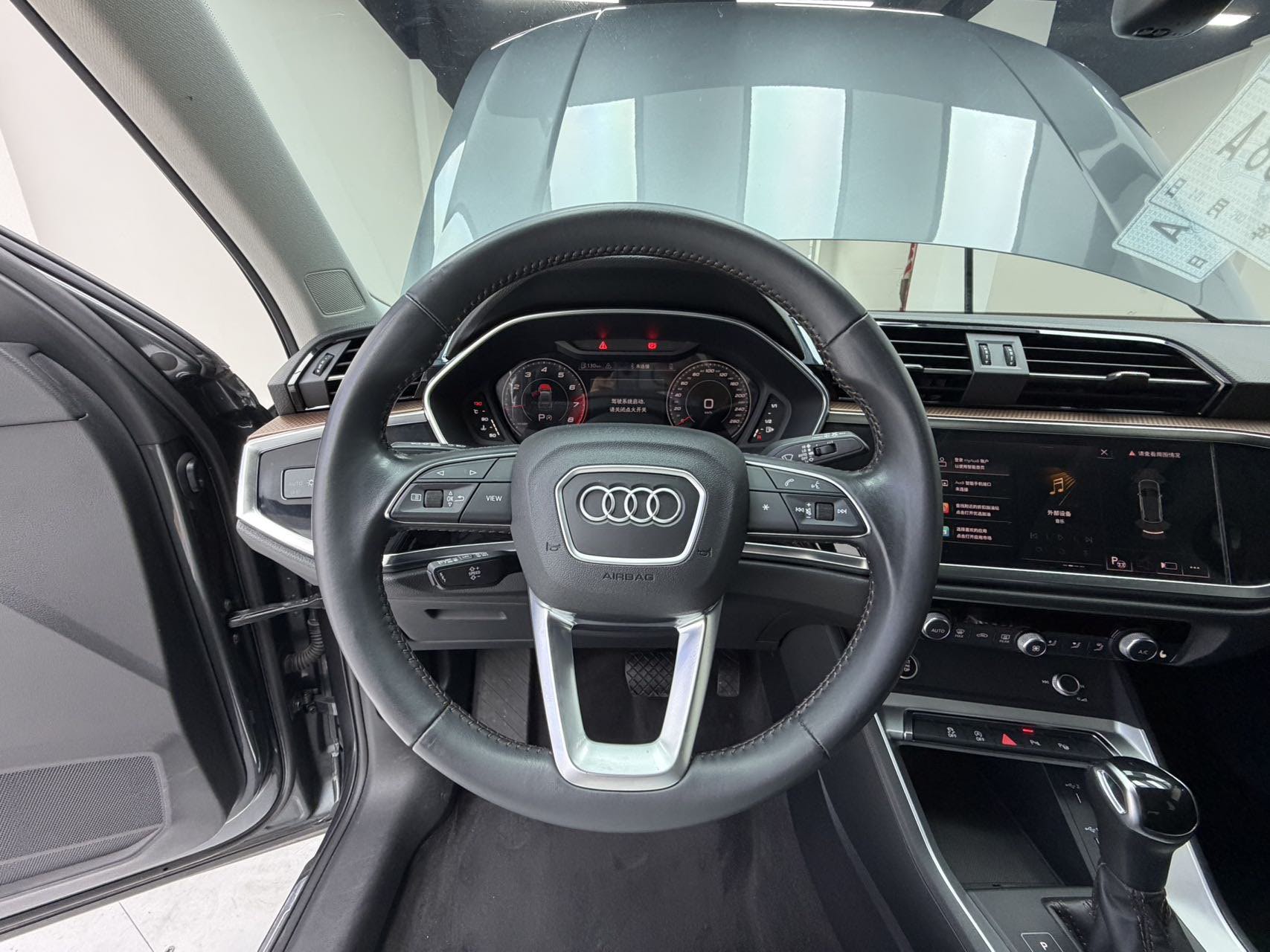 Audi Q3 2022 car image #10