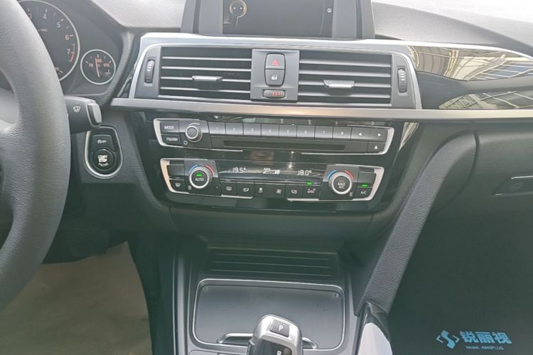BMW 3 Series 2017 car image #13