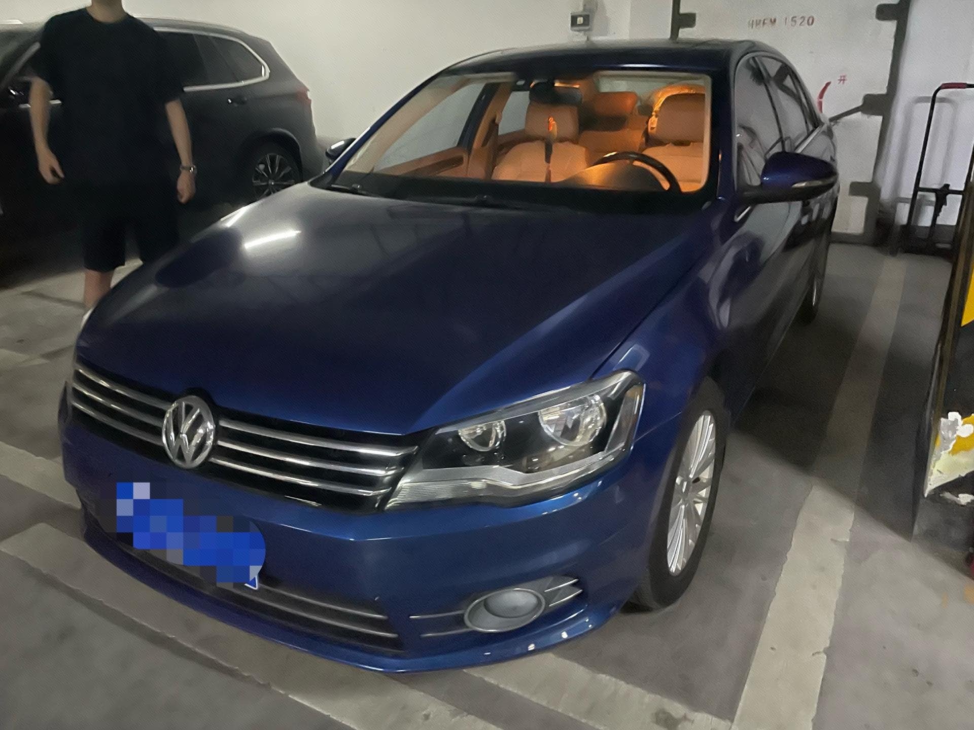 Volkswagen Bora 2013 car image 