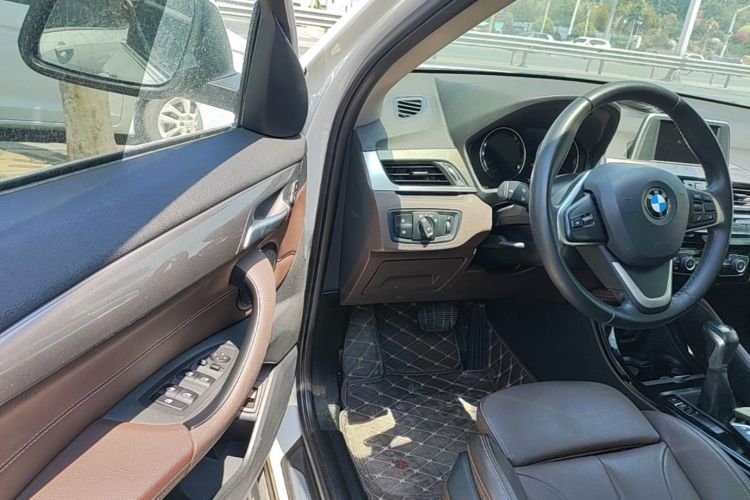 BMW X1 2019 car image #12