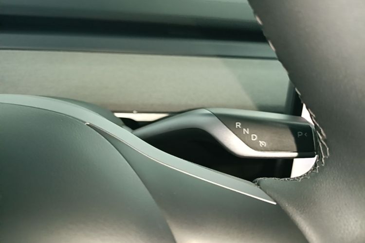 Tesla Model Y 2024 car image #18