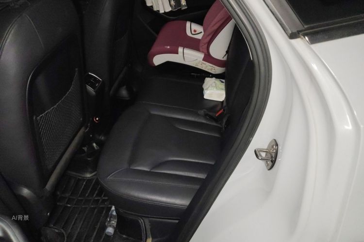 Audi Q3 2016 car image #19