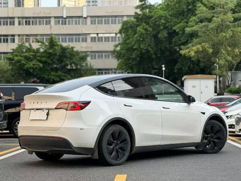 Tesla Model Y 2024 #3 Tesla Model Y 2024 car image #3