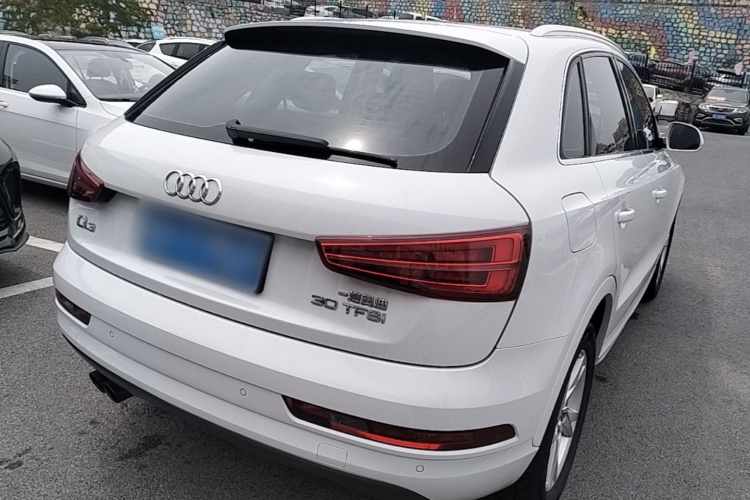 Audi Q3 2017 car image #7