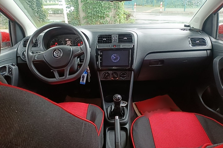 Volkswagen Polo 2018 car image #11