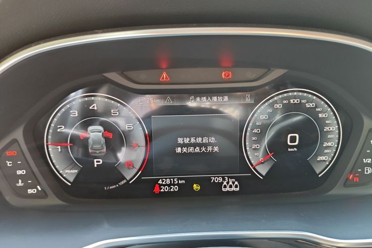Audi Q3 2022 car image #12
