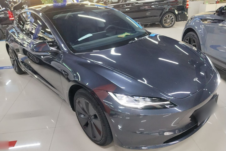 Tesla Model 3 2024 car image #2