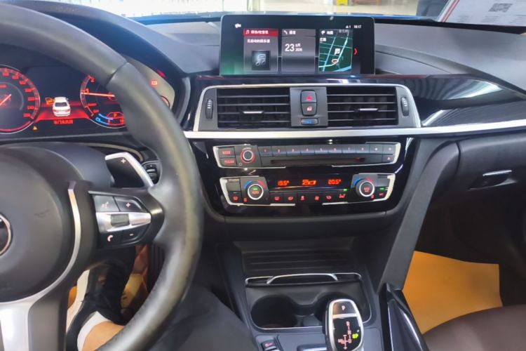 BMW 3 Series 2019 car image #13