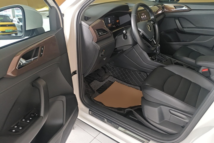 Volkswagen Tharu 2022 car image #16