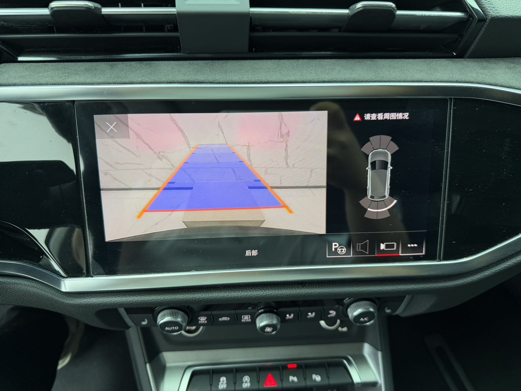 Audi Q3 2022 car image #11