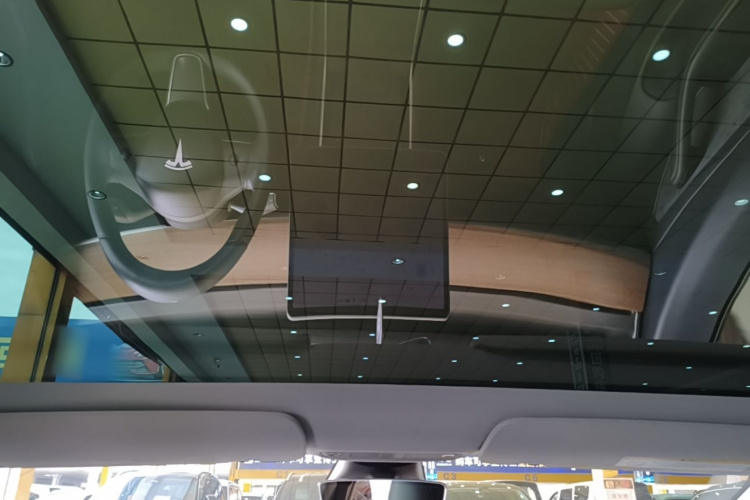 Tesla Model 3 2020 car image #18