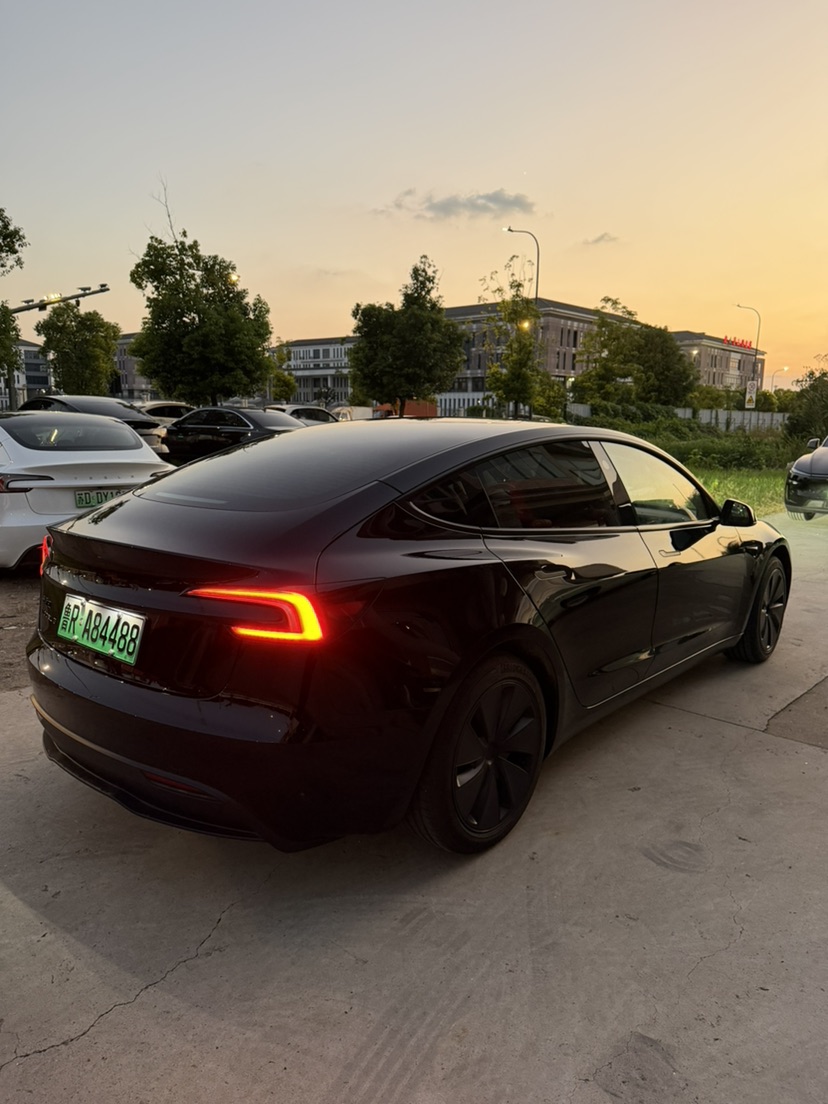 Tesla Model 3 2026 #2 Tesla Model 3 2026 car image #2