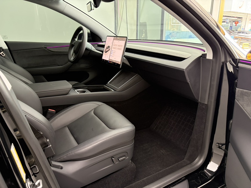 Tesla Model Y 2025 #8 Tesla Model Y 2025 car image #8